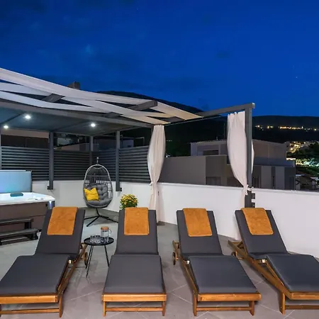 In Split Near The Adriatic Coast Villa Podstrana