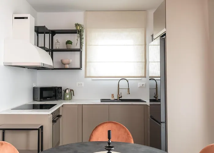 빌라 In Split Near The Adriatic Coast 포드스트라나