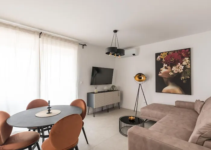 In Split Near The Adriatic Coast 포드스트라나