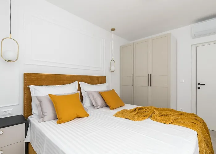 In Split Near The Adriatic Coast * 포드스트라나